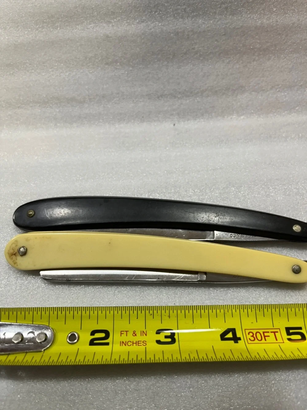 Straight Razor with Yellow Handle - Picture 6 of 6